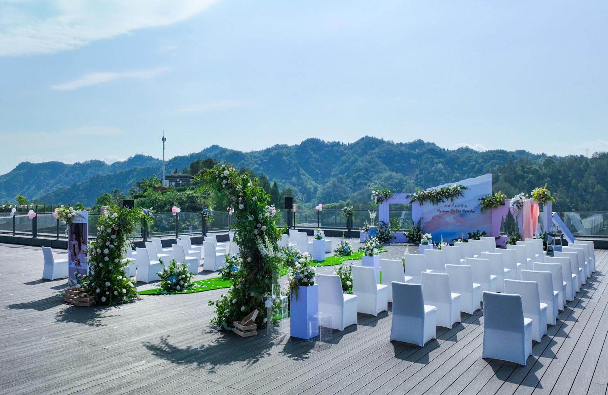 Wyndham Grand Plaza Royale Hot Springs Fenghuang Hotel Exterior photo