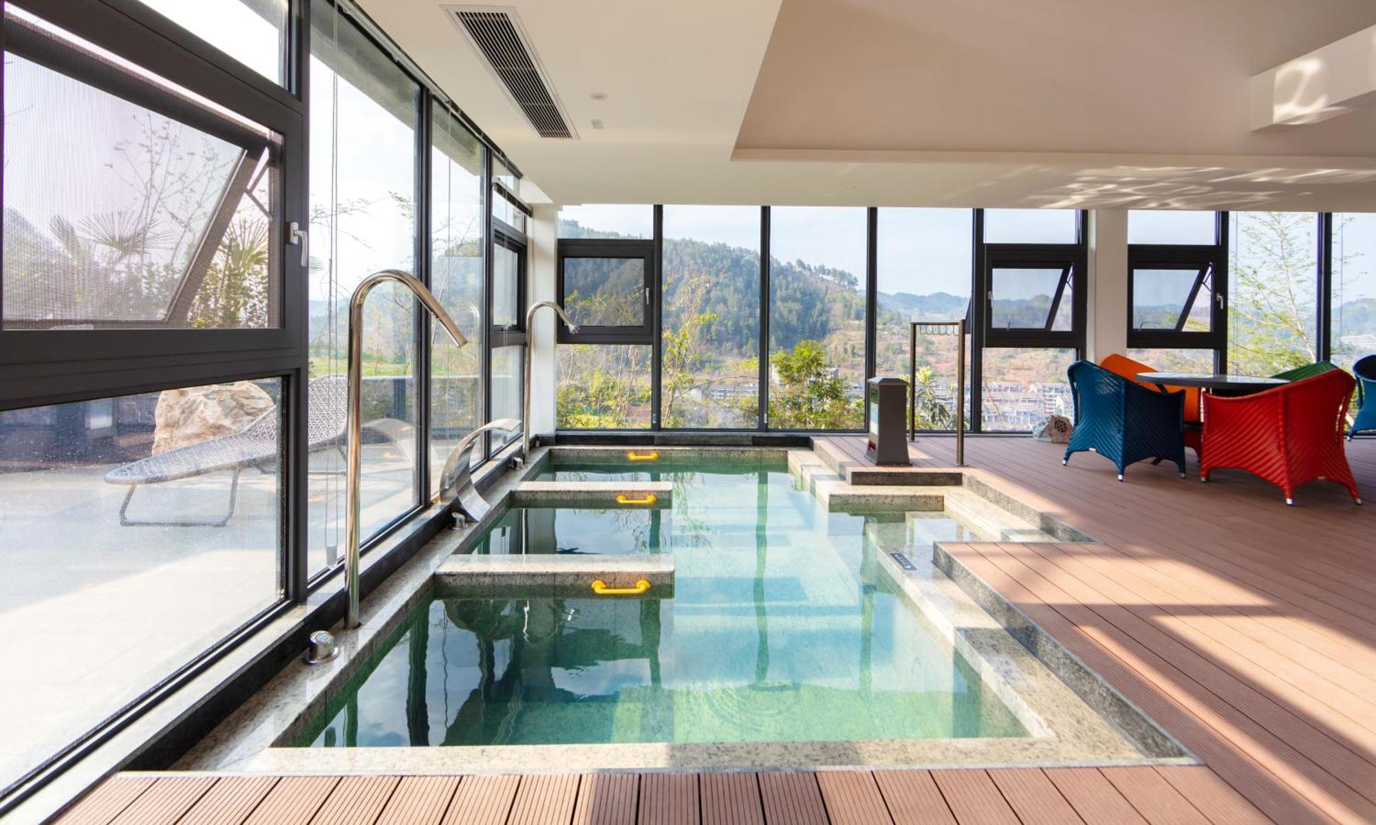 Wyndham Grand Plaza Royale Hot Springs Fenghuang Hotel Exterior photo