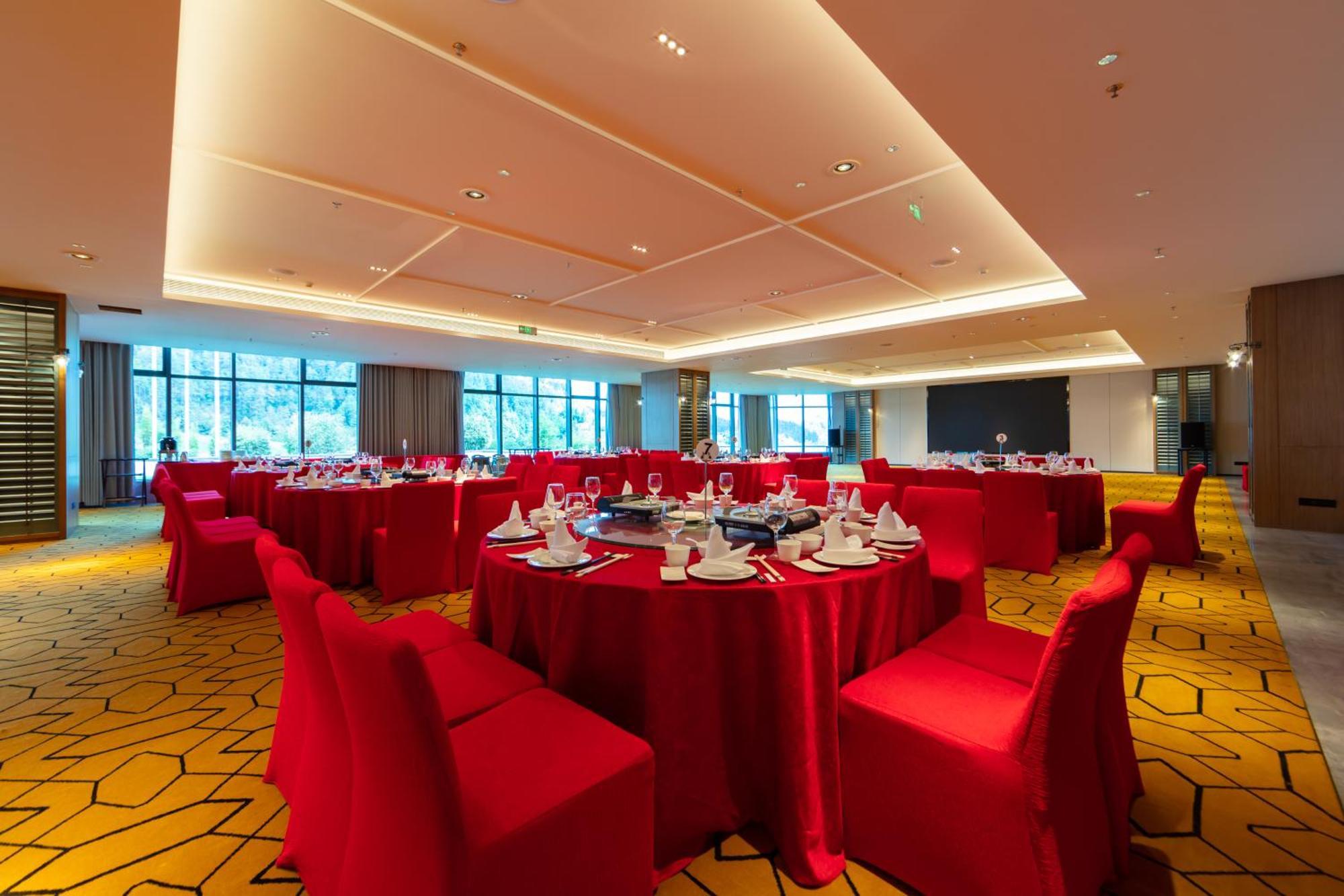 Wyndham Grand Plaza Royale Hot Springs Fenghuang Hotel Exterior photo