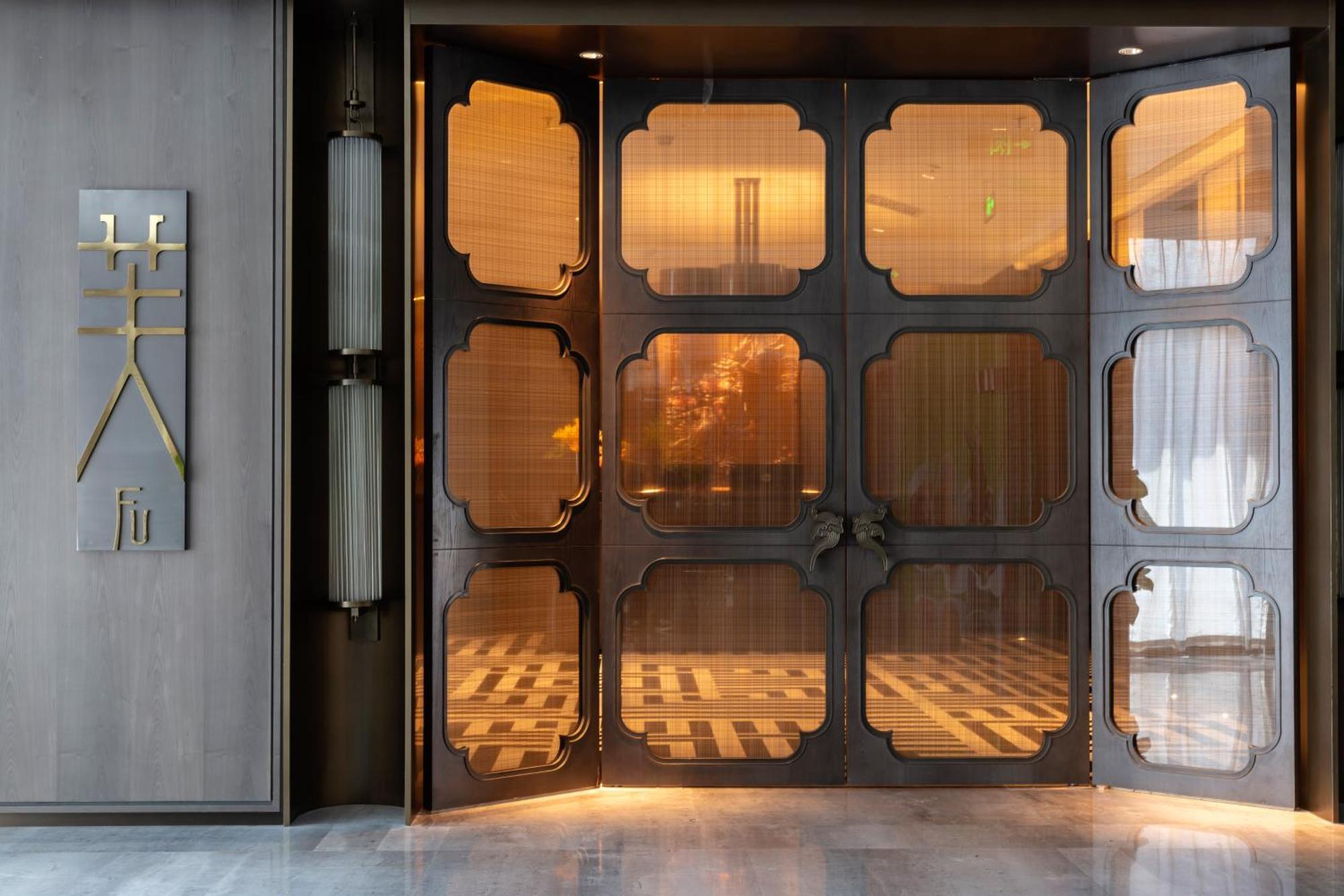 Wyndham Grand Plaza Royale Hot Springs Fenghuang Hotel Exterior photo