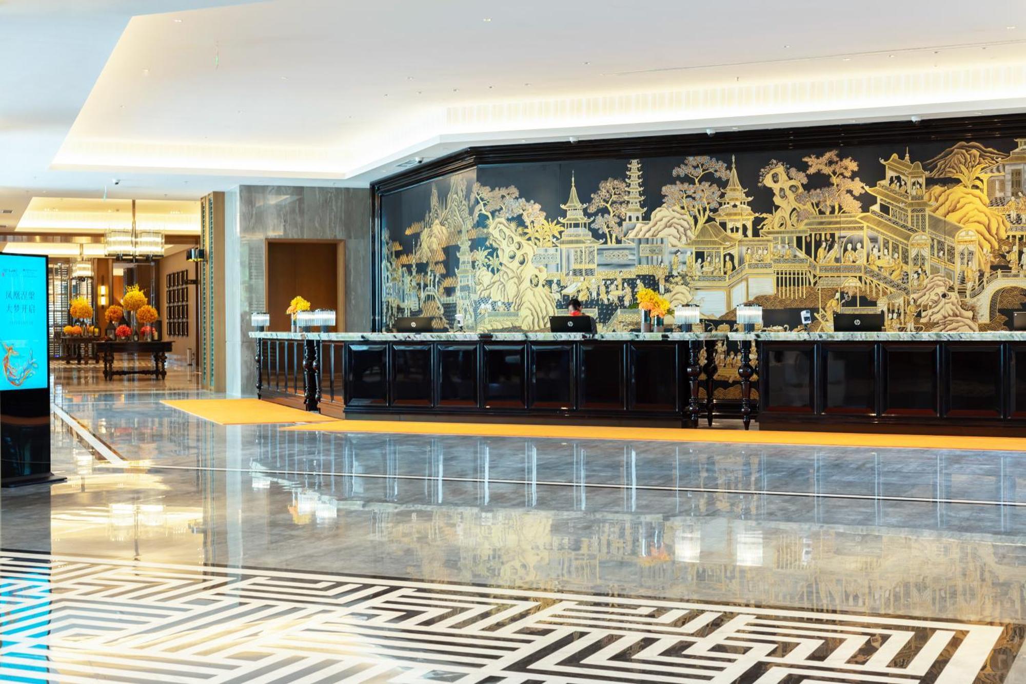 Wyndham Grand Plaza Royale Hot Springs Fenghuang Hotel Exterior photo