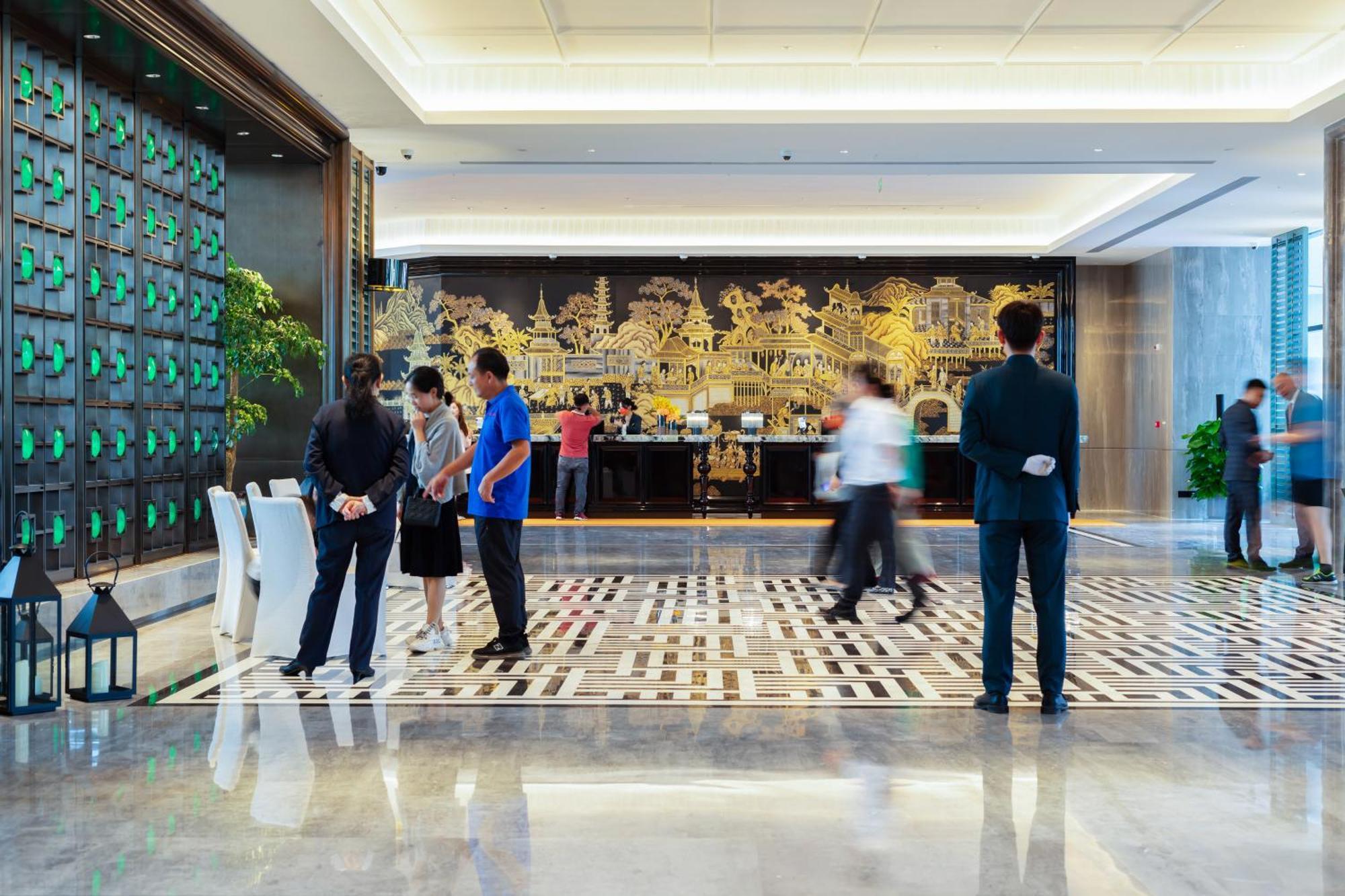 Wyndham Grand Plaza Royale Hot Springs Fenghuang Hotel Exterior photo