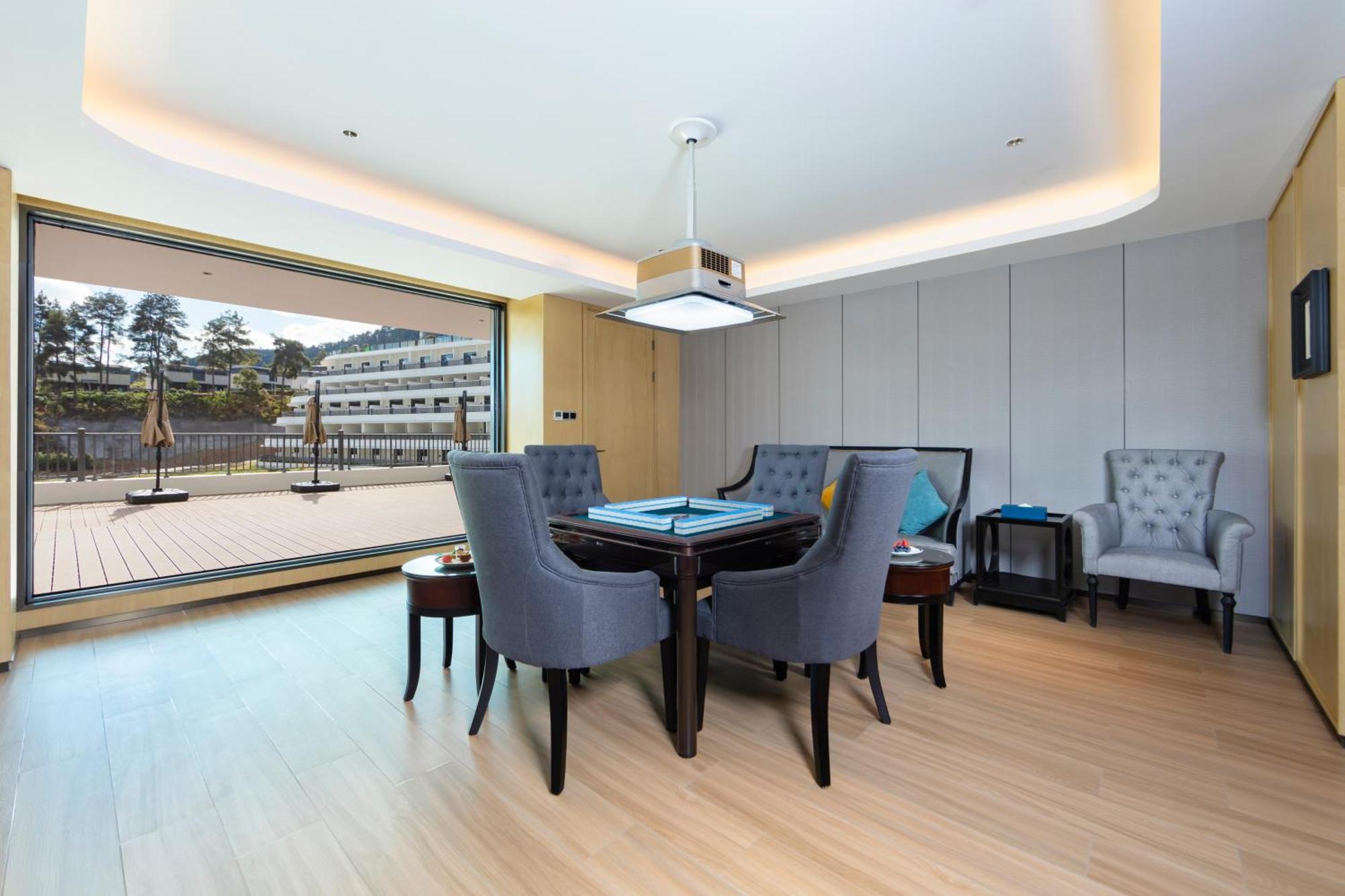 Wyndham Grand Plaza Royale Hot Springs Fenghuang Hotel Exterior photo